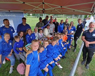 Trainer Maurice Peikow (rechts) hat mit der Mannschaft der VSG Altglienicke eine lange Anfahrt für die Teilnahme am Pfingstcup in Kauf genommen. Teams des Berliner Vereins waren schon in der Vergangenheit beim Turnier zu Gast.