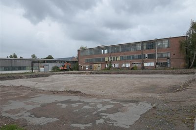 Auf diesem Fleck soll eine neue Halle entstehen, die etliche Nachnutzungsmöglichkeiten bietet.