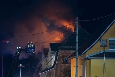 Eine Silvester-Rakete traf ein Zweifamilienhaus im vogtländischen Auerbach.