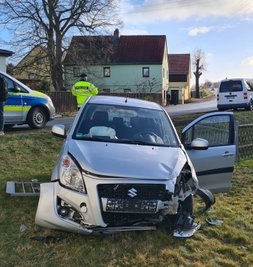 Das Auto kam ohne Fremdeinwirkung von der Straße ab.