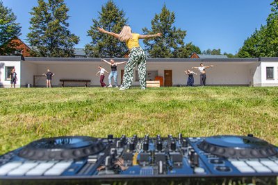 Am Parkcafé im Schlettauer Schlosspark soll es zur Premiere der Sommernacht am Sonnabend hoch hergehen.