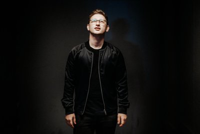 Dunkle oder helle Gedanken? Sänger Samuel Rösch hat für sich eine Antwort gefunden.