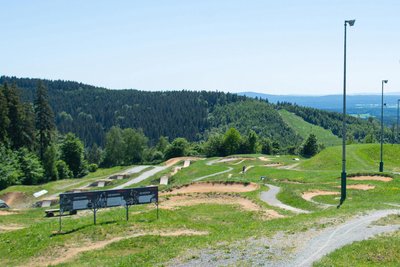 Ein Blick auf den Übungs-Parcours in der Bikewelt Schöneck.