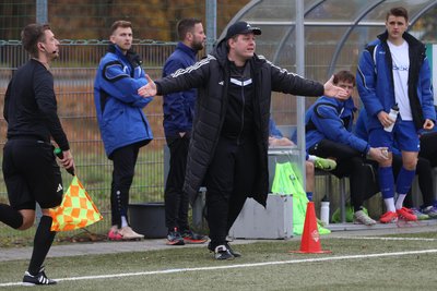 Das Trainerteam des VfB Empor – hier Nick Elsner bei einem Heimspiel in Aktion – konnte aus Krieschow keine Punkte entführen.