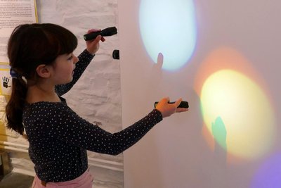 Farben werden nicht mit dem Pinsel gemischt, sondern mithilfe von Technik.