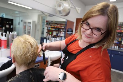 Nicole Venus ist seit vielen Jahren Friseurin in Niederschöna, pendelt aber nach Freiberg.