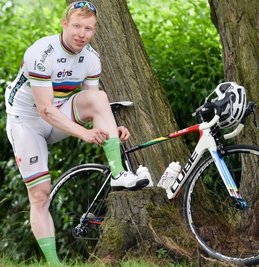 Der zweifache Weltmeister Joachim Eilers schwört auf seine grünen Socken als Glücksbringer.
