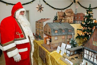 Aus der Sicht des Weihnachtsmannes können die Zuschauer die Ausstellung online besichtigen. Hauptattraktion ist der Werdauer Krippenweg.