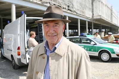 Dietz-Werner Steck als Hauptkommissar Ernst Bienzle 2006 bei Dreharbeiten zu dem Tatort «Bienzle und die große Liebe».