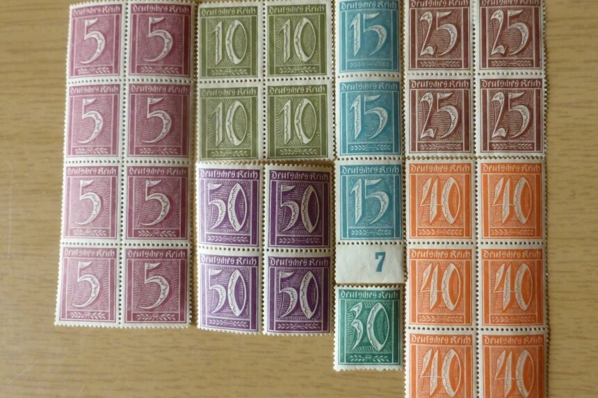 Ganz normale Briefmarken aus dem Deutschen Reich der frühen 1920er-Jahre. Gültig waren sie bis zum Ende der Inflation am 30. September 1923. 