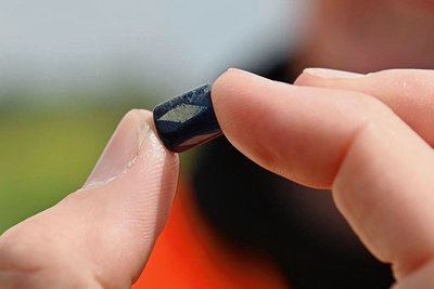 Diese Glasperle ist der jüngste Fund in Döbeln. 