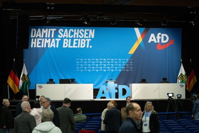 Knapp 330 Delegierte der knapp 4300 AfD-Mitglieder in Sachsen kürten in Löbau die neue Landesspitze – inklusive einiger Überraschungen.