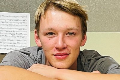 Tubist Aaron Pienkny wird ein Werk von Alexander Tcherepnin spielen.