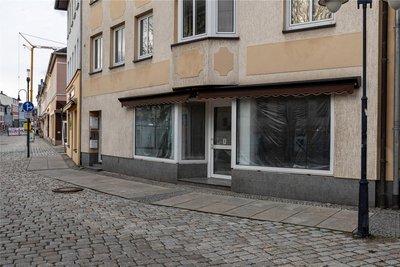 Das Geschenkekombinat „Himmel, Arsch & Zwirn“ in der Breitscheidstraße hat seit 2023 zu. Bald zieht ein Barber rein.