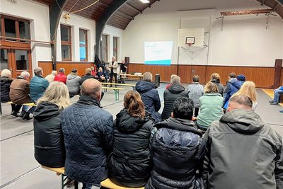 Circa 50 Bürger besuchten den öffentlichen Informationsabend zur neuen Einrichtung für unbegleitete, minderjährige Migranten, die im Januar in der Gemeinde Kriebstein eröffnet werden soll. 