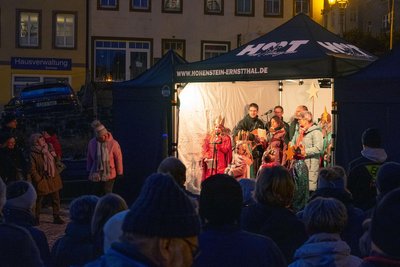 Die Sternsinger waren in diesem Jahr auch bei der Lichtmess-Premiere auf dem Altmarkt dabei.