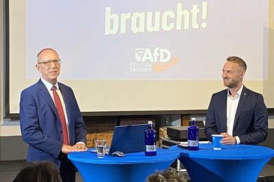 Fraktionschef Jörg Urban und der Landtagsabgeordnete Jonas Dünzel bei einem früheren AfD-Bürgerdialog in Zwickau.