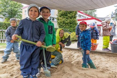 Die Kinder der „Sonnenhütchen“-Gruppe gehen eigentlich in Frohnau in die Kita. Während dort gebaut wird, sind sie in Annaberg bei den „Pöhlbergzwergen“ untergekommen.