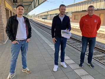 Matti (Capo Fankurve E5), Marketing-Vorstand Matthias Krauß und Lutz Teichmann, Vorstand Fans und Sicherheit. 