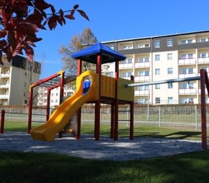 Der neue Spielplatz in Syrau ist noch abgesperrt. 