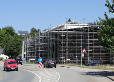 Komplett eingerüstet ist derzeit das Finanzamt in Schwarzenberg.