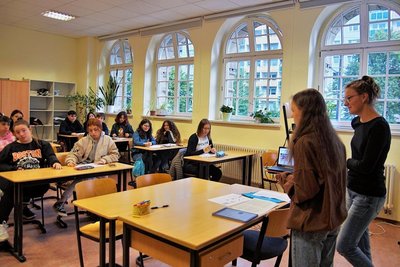 Im Rahmen eines Schüleraustausches mit Argentinien am Goethe-Gymnasium Chemnitz konnten zwei Schülerinnen Unterricht halten. 