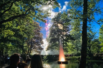 Zu den Höhepunkten der Festwoche gehört das Feuerwerk im Park am Freitagabend.