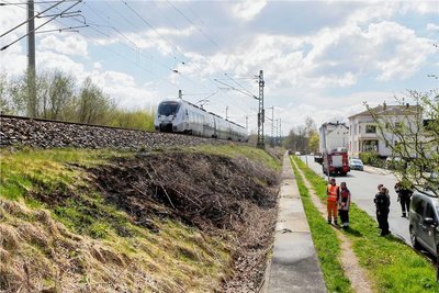 An der Gartenstraße in Crimmitschau hat die Bahn-Böschung gebrannt. 