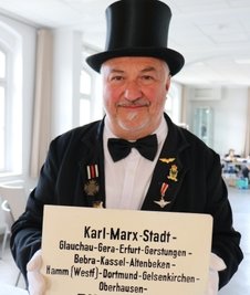 Uwe Steinicke bot an seinem Stand auch Eisenbahn-Raritäten an.