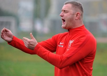 Engagiert an der Seitenlinie: David Kirsch hat ab Sommer das Sagen bei den Männern des BSC Freiberg. Der 33-jährige Pädagoge trainierte bereits 2012 die Freiberger A-Jugend und war 2019 nach drei Jahren in Mulda auf den Platz der Einheit zurückgekehrt. 