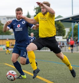 Dynamisch auf und neben dem Platz: BSC-Spielertrainer Rico Thomas (r.) gibt sein Traineramt im Sommer ab und will sich in der neuen Saison ganz auf seine Rolle auf dem Rasen konzentrieren. Als Aktiver hat der 31-jährige Falkenauer bislang rund 200 Pflichtpartien für den BSC absolviert und dabei mehr als 100Tore erzielt. 