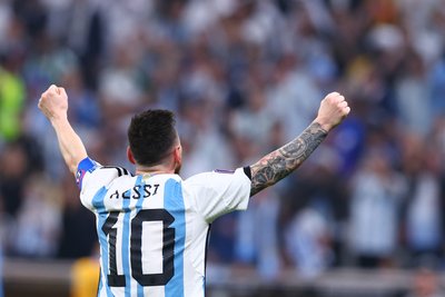 Argentiniens Lionel Mess jubelt nach seinem Tor zum 3-2. 