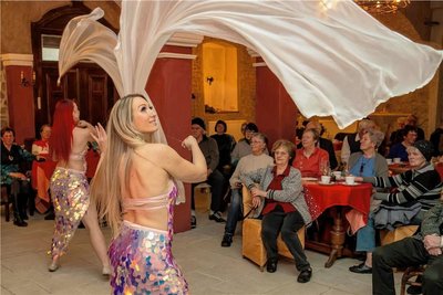Franziska Franz führte mit ihrem Ensemble das Programm "Frühlingswind" auf.