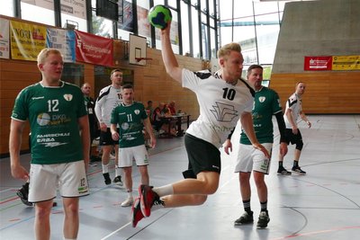 Statt unterm Hallendach geht Kevin Hartung mit der SG Rotation am Samstag unter freiem Himmel auf Torejagd.