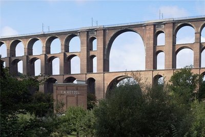 Unter anderem die rund 37.000 Euro teure Machbarkeitsstudie zur touristischen Erschließung des Geländes der Göltzschtalbrücke war 2019 aus dem Leader-Programm zu 80 Prozent gefördert worden. Doch auch für Vorhaben von Privatpersonen kommt das Programm in Frage. 