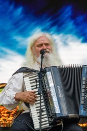 Squeezebox Teddy beeindruckte mit seiner weichen Stimme.