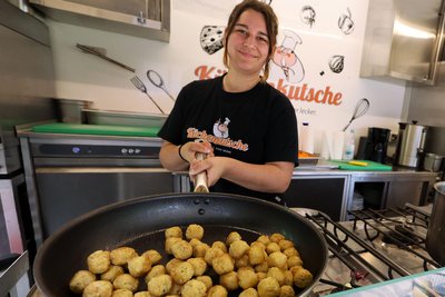 Der Arbeitsplatz von Christina Bittermann befindet sich im Food-Truck der „Küchenkutsche.“