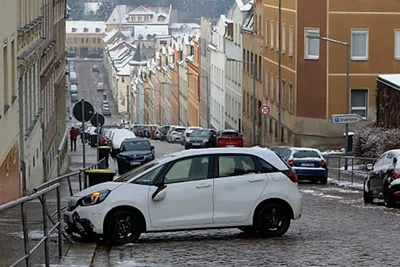 Im oberen Bereich der Straße kam es zu zwei Unfällen. 