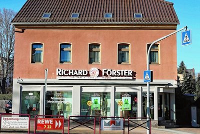 Seit 1881 in Werdau: der Pelz-Förster am Ende der Bahnhofstraße.