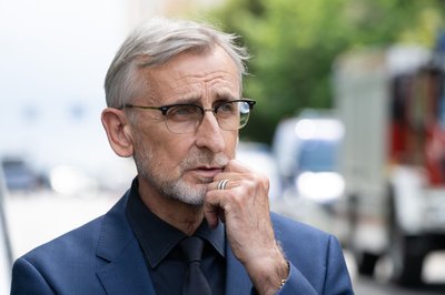 Sachsens Innenminister Armin Schuster hat die Regelungen für einen Waffenentzug im Freistaat noch einmal klargestellt. (Archivbild)
