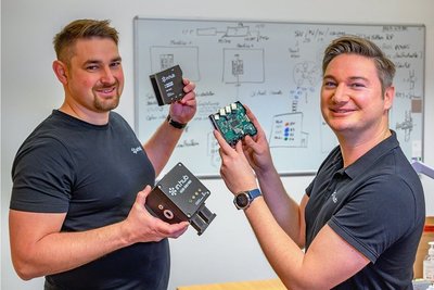 Digitalisieren Produktionsprozesse: Die "in.hub"-Geschäftsführer Marco Neubert (links) und Christian Groß.