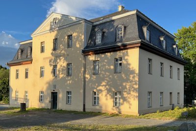 Das vor 300 Jahren erbaute Bösenbrunner Herrenhaus wurde mehrfach umgestaltet. Was innen von der Original-Substanz erhalten ist, ist Thema des Restaurierungskonzepts.