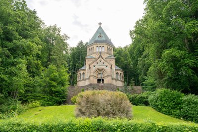 Die Votivkapelle am Ufer des Starnberger Sees wurde in Erinnerung an den "Märchenkönig" nach seinem Tod erbaut.