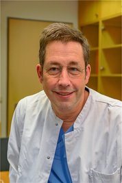 Stefan Hammerschmidt Chefarzt der Klinik für Innere Medizin IV: "Ungeimpften Patienten geht es in der vierten Welle nach meinem Eindruck oft schlechter als in den Wellen davor."