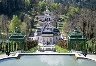 Schloss Linderhof zählt wie andere Schlösser Ludwigs zum Welterbe. (Archivbild) 