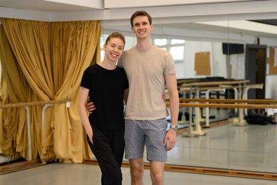 Anna und Alexandr Solovei sind seit 2022 miteinander verheiratet. In Chemnitz tanzen sie seit der Saison 2023/24.