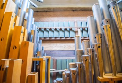Das Prachtstück in Gornsdorfer Villa Weilbach ist restauriert. Im Bild ist die Welte-Philharmonie-Orgel von innen zu sehen. Am heutigen Freitag soll sie erstmals wieder vor geladenem Publikum erklingen. 