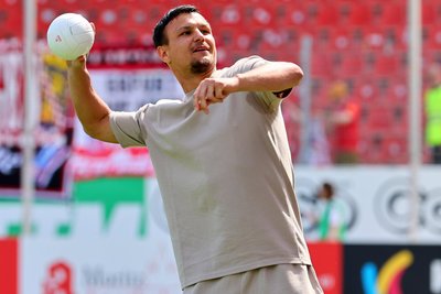 Vorbild auf dem Platz: Andrej Startsev, Kapitän des FSV Zwickau, kann mit großen und kleinen Bällen.