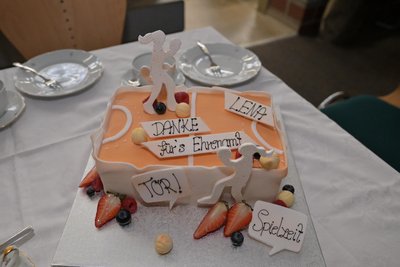 Lecker: Für die Ausgezeichnete gab es eine Torte.