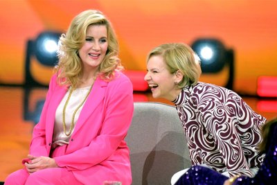 Alexa Maria Surholt (links) und Andrea Kathrin Loewig aus der Kultserie "In aller Freundschaft" werden ebenfalls die Blicke beim Opernball auf sich ziehen. 